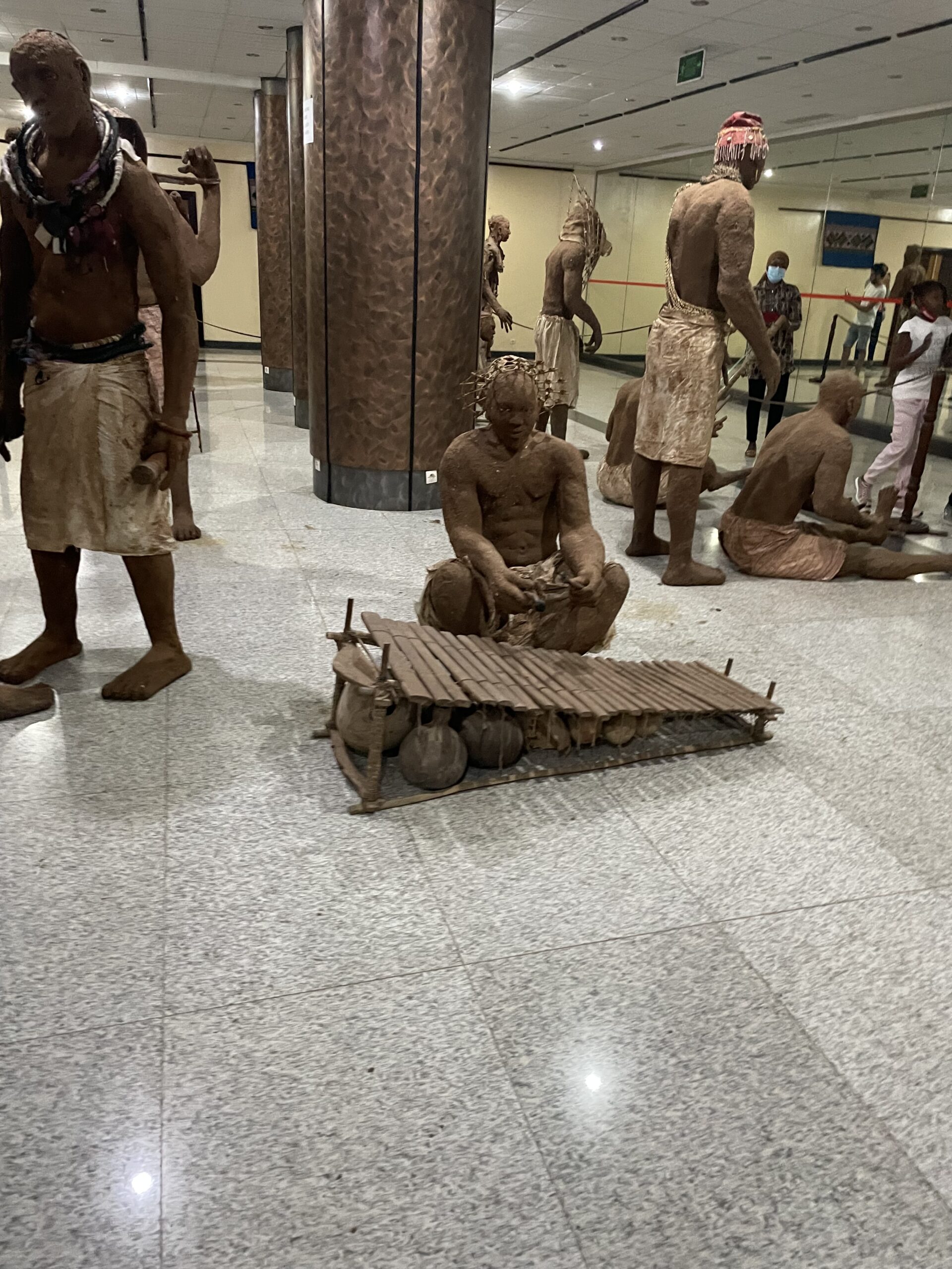 Une Visite du Monument de la Renaissance Africaine